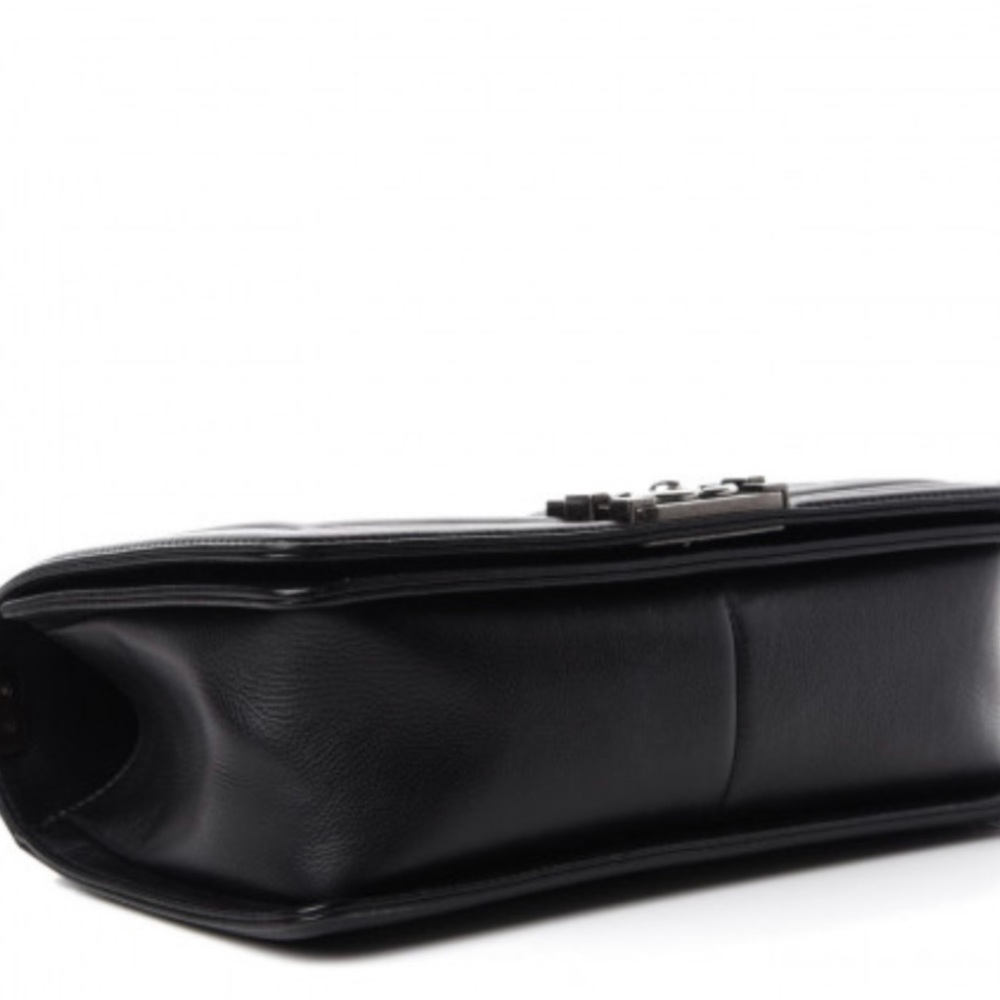 Chanel Medium Boy Bag - Picture 5 of 7